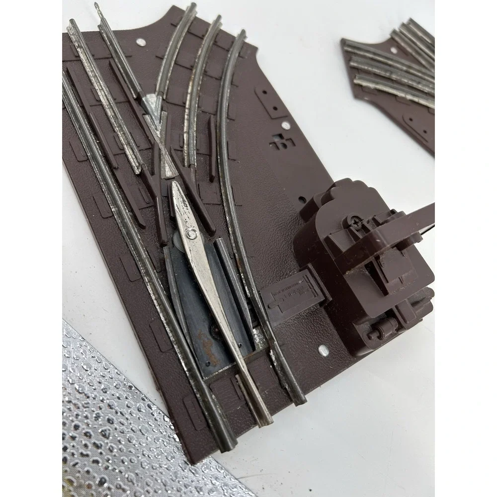 Lionel 6-5021/2  Manual Switch Tracks Set of 2   Left & Right Turnouts O-27